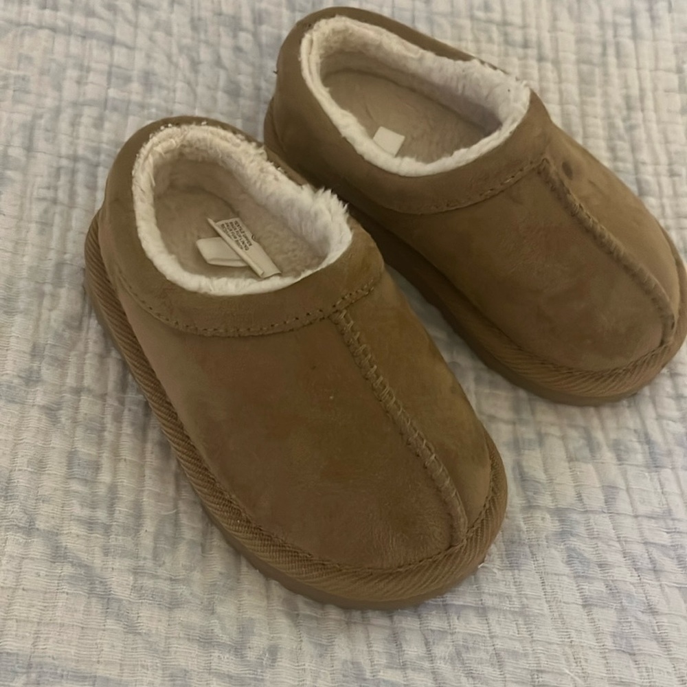 LL Bean shearling lined toddler slippers - size 6